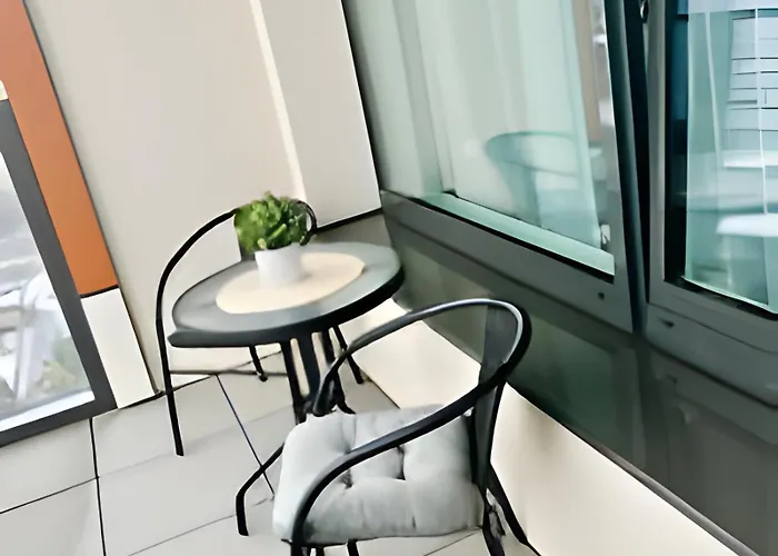 19th Floor Free Parking & View *